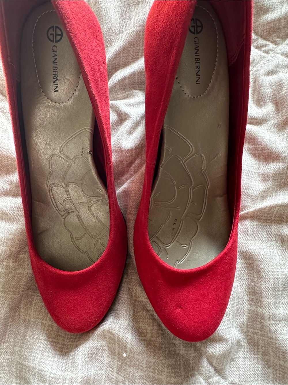 Gianni Bini Vibrant Red Suede heels - Picture 5 of 6